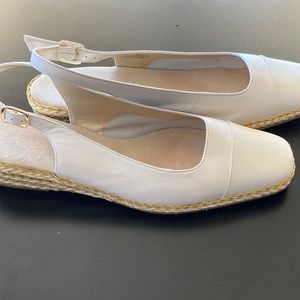 Almost new, beautiful white leather David Tate slingback